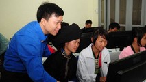 Đoàn viên thanh niên VNPT phổ cập tin học và Internet cho các em học sinh Trường THPT Sìn Hồ, Lai Châu