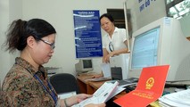 Làm thủ tục cấp Giấy Chứng nhận quyền sử dụng đất cho người dân