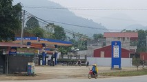 CHXD Hồng Nhung vẫn hoạt động bán hàng bình thường trước sự bức xúc của dư luận xã hội và người dân địa phương
