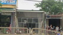 Ngôi nhà kiên cố (giữa) mà vợ chồng bà Lành xây dựng, hiện giao cho bà Dung sử dụng