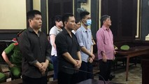 Các bị cáo tại phiên tòa. Ảnh NLĐ