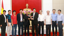 Công ty Cổ phần Hàng không Vietjet tặng mẫu máy bay cho tỉnh Quảng Ninh