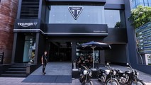 Sau hơn 1 năm bước chân vào thị trường Việt Nam, hãng mô tô Anh Quốc - Triumph Motorcycles đã chính thức tiến quân ra Hà Nội với showroom chính hãng hoạt động từ cuối năm 2018 vừa qua. (Ảnh: Minh Sơn/Vietnam+)