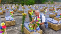 Có một người đàn ông mang rất nhiều hoa ra bờ sông Thạch Hãn…