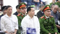 Bị cáo Phan Văn Anh Vũ và các bị cáo tại phiên tòa. (Ảnh: Doãn Tấn/TTXVN)