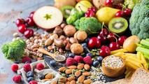Nên duy trì sự cân bằng dinh dưỡng lành mạnh trong suốt mùa lễ hội