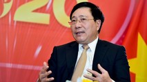 Ủy viên Bộ Chính trị, Phó Thủ tướng, Bộ trưởng Ngoại giao Phạm Bình Minh trả lời phỏng vấn báo chí