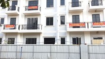 Rào chắn của Trường Đại học Thăng Long khiến cư dân ĐTM Đại Kim không có lối ra