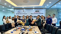 Bảo vệ sức khỏe người lao động cũng như khách hàng trong mùa dịch bệnh, khi vẫn hàng ngày phải tiếp xúc và làm việc với số lượng người không nhỏ, các doanh nghiệp tại TP.HCM đã ngay lập tức áp dụng chính sách đặc biệt