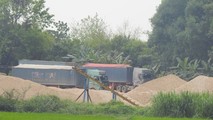 Những hình ảnh Báo PLVN ghi nhận được tại những bãi tập kết cát sỏi, mỏ khai thác cát...