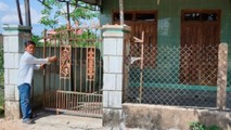 Chồng bà Trung bên căn nhà đã mua nhưng không được ở