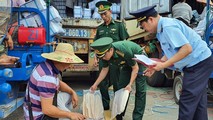 Hải quan Chi cục Cửa khẩu Bắc Phong Sinh phối hợp Bộ đội Biên phòng đồn Quảng Đức, Quảng Ninh kiểm tra hàng hóa xuất nhập khẩu.