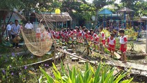 Các hoạt động trải nghiệm như trồng cây, làm nông, trò chơi dân gian tạo được hứng thú với học sinh.