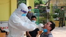 Lấy mẫu xét nghiệm COVID-19. Ảnh minh họa. (Nguồn: TTXVN)