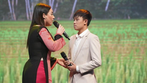 “Mẹ nuôi” Phi Nhung và “con nuôi” Hồ Văn Cường.