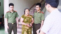 Nguyễn Thị Hương bị bắt cùng tang vật (ảnh Công an Nghệ An)