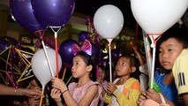 Lần đầu tiên các em thấy được nhiều đèn ông sao, nhiều bánh kẹo và được phá cỗ trung thu.