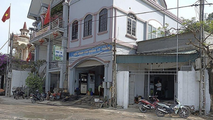 Hai cây xăng dầu liền nhau ở xã Tiến Thủy (Quỳnh Lưu) vi phạm hành lang ATGT và không đáp ứng đầy đủ QCVN 01 - 2013.
