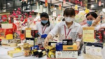 Nhiều siêu thị đã thực hiện đóng cửa muộn và mở cửa sớm trong tuần lễ mua sắm Tết.