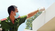 Công an khám nghiệm dấu vết tại hiện trường. Ảnh: Phước Tuấn.