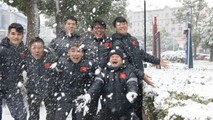 Tuyết rơi trắng Thường Châu, cầu thủ Việt Nam thích thú, 'phù thủy Park 'đau đầu'