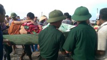Mẹ lao xuống sông cứu con, người thiệt mạng, người trọng thương