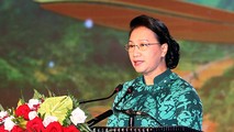 Chủ tịch Quốc hội Nguyễn Thị Kim Ngân phát biểu tại chương trình giao lưu. Ảnh: Cổng thông tin Bộ Quốc phòng.