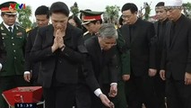 Người thân và người dân quê nhà đón Đoàn xe chở linh cữu Chủ tịch nước.