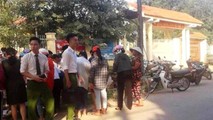 Tá hỏa phát hiện thi thể trẻ sơ sinh bỏ lại gần cổng trường THPT