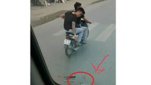 2 nam thanh niên đi xe máy rải đinh trước đầu ô tô