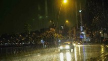Đêm nay và sáng mai Hà Nội mưa lớn, vùng núi Bắc Bộ đề phòng lũ quét