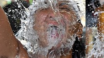 Nghi người đàn ông ăn trộm, hai thanh niên xối nước tra tấn như trong phim