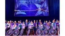 Doanh nhân Nguyễn Mạnh Hà trao gần 1 tỷ đồng cho trẻ em nghèo tỉnh Quảng Bình