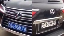 Xe sang Lexus đầu đeo biển xanh, đuôi đeo biển trắng