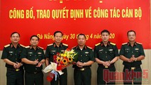 Thường vụ Đảng ủy, Bộ Tư lệnh Quân khu 5 chúc mừng Thiếu tướng Hứa Văn Tưởng.