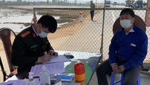 Ông Vũ Văn Khánh tại chốt kiểm soát. Ảnh: Công an tỉnh Quảng Ninh.