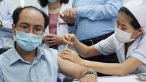 Người cao tuổi, người mắc bệnh mãn tính sẽ được tiêm vaccine COVID-19 tại bệnh viện. (Ảnh: internet)