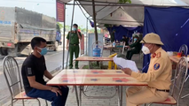 Để đi qua chốt kiểm dịch, anh Mai đã tự sửa giấy xét nghiệm COVID-19
