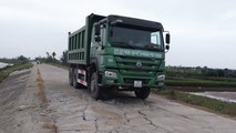 Xe tải trọng lớn có dấu hiệu cơi nới thành/thùng, chở cát đen quá tải trọng thiết kế