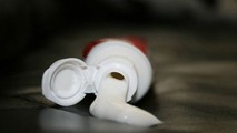 Thuốc đánh răng có thể loại bỏ các dấu vết