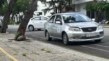 Các xe ô tô bị cho đang dạy lái “chui” trong khu dân cư