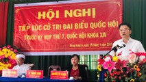 Bộ trưởng Lê Thành Long phát biểu tại buổi tiếp xúc cử tri