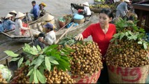 Một chợ trái cây tại ĐBSCL.