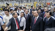 Thủ tướng Chính phủ Nguyễn Xuân Phúc thăm Nhà máy Vinfast của Tập đoàn Vingroup.
