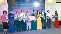 Quỹ Doanh nhân vì cộng đồng đón nhận bằng khen.