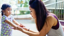 Xin lỗi là cách ba mẹ dạy con cư xử tốt.