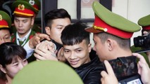 Có hạt mưa nào biết mình khởi nguồn cho một cơn lũ?