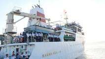 Tàu rời cảng mang Tết ra Trường Sa.