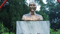 Biểu tượng về Hồ Chí Minh trên nhiều nẻo đường quốc tế