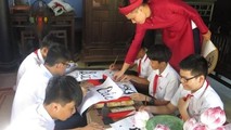 Học sinh khám phá, trải nghiệm tại nhà lưu niệm Chủ tịch Hồ Chí Minh ở 112 đường Mai Thúc Loan. Ảnh: Minh Hiền.
